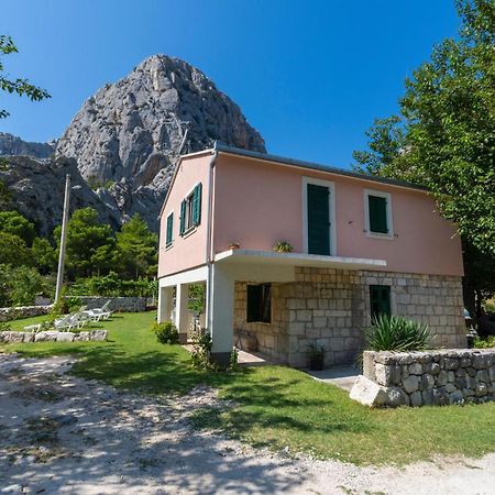 Lovely Apartment In Omis With Kitchen Exterior foto