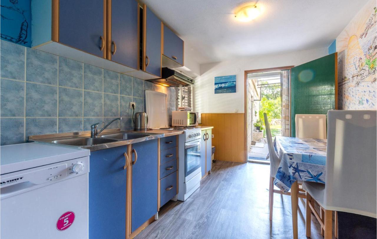 Lovely Apartment In Omis With Kitchen Exterior foto