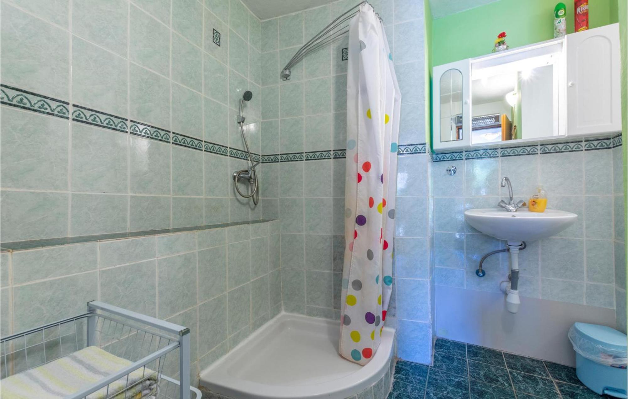 Lovely Apartment In Omis With Kitchen Exterior foto