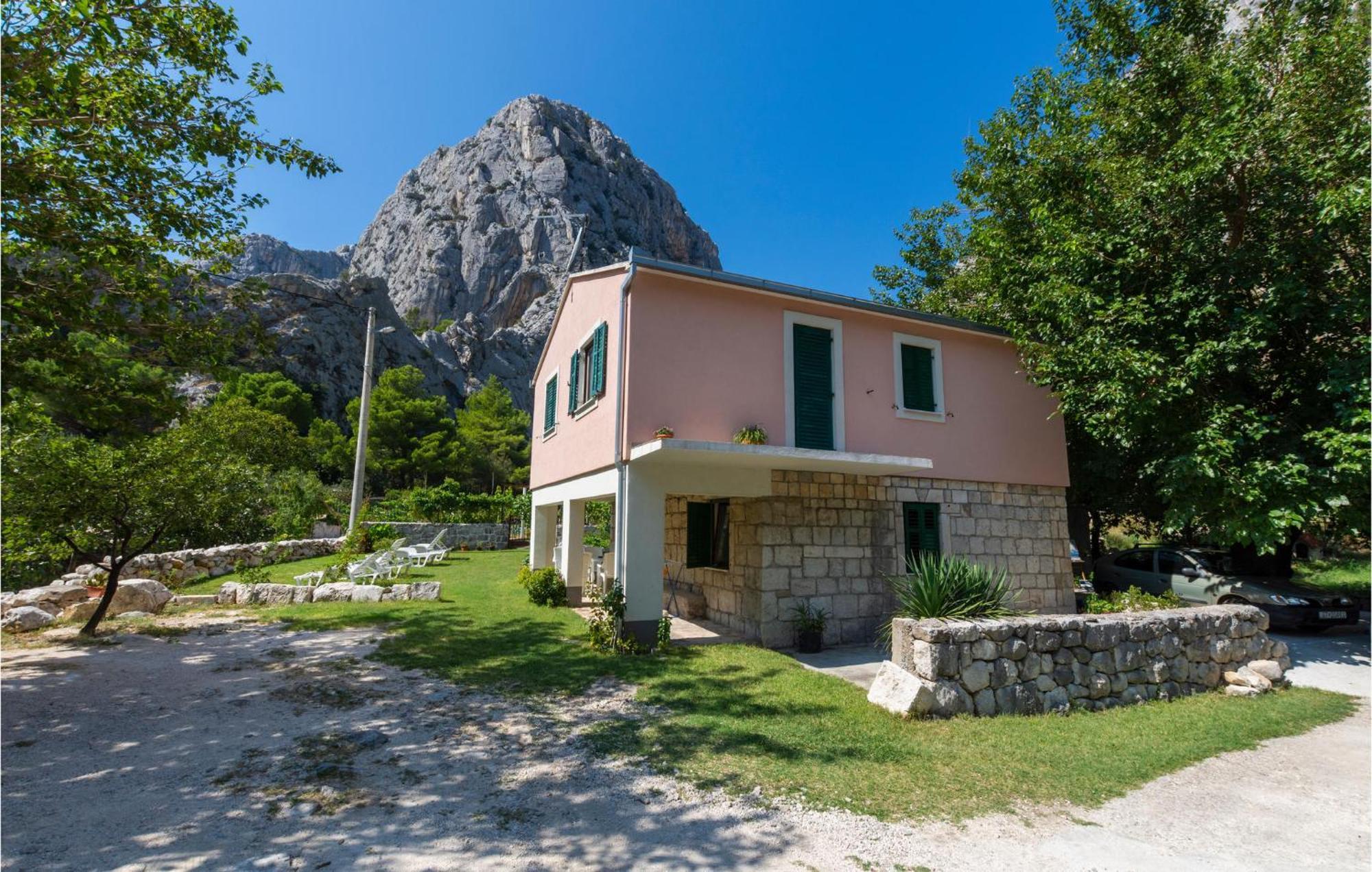 Lovely Apartment In Omis With Kitchen Exterior foto